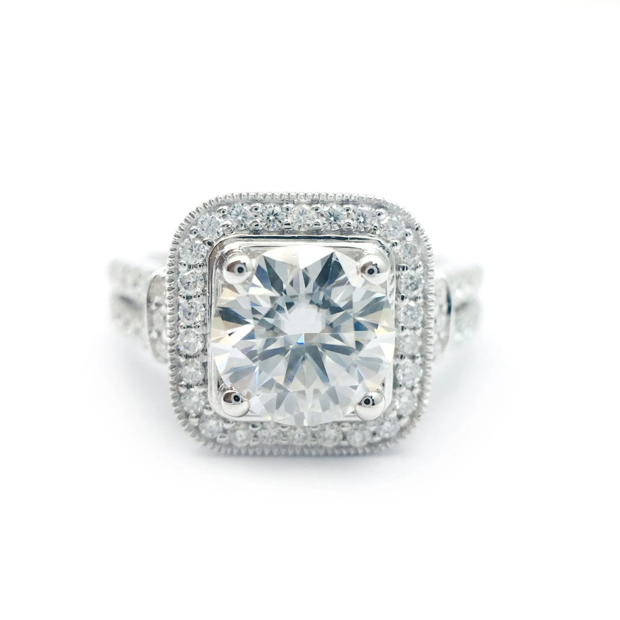 18k Round Cut Diamond Minimalist Engagement Ring