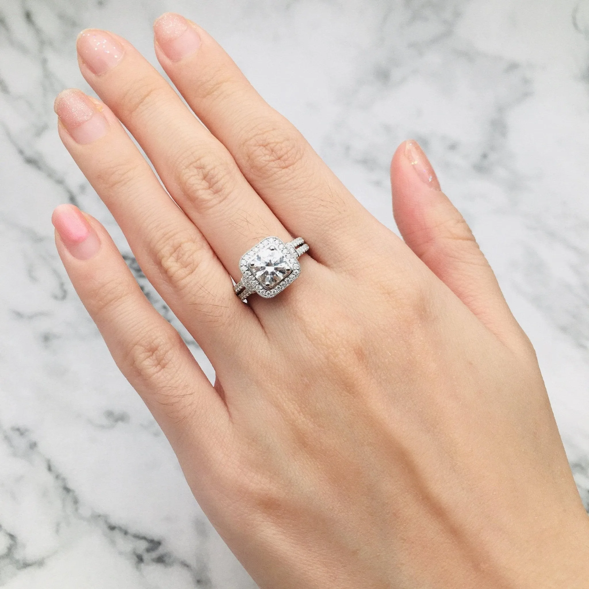 18k Round Cut Diamond Minimalist Engagement Ring