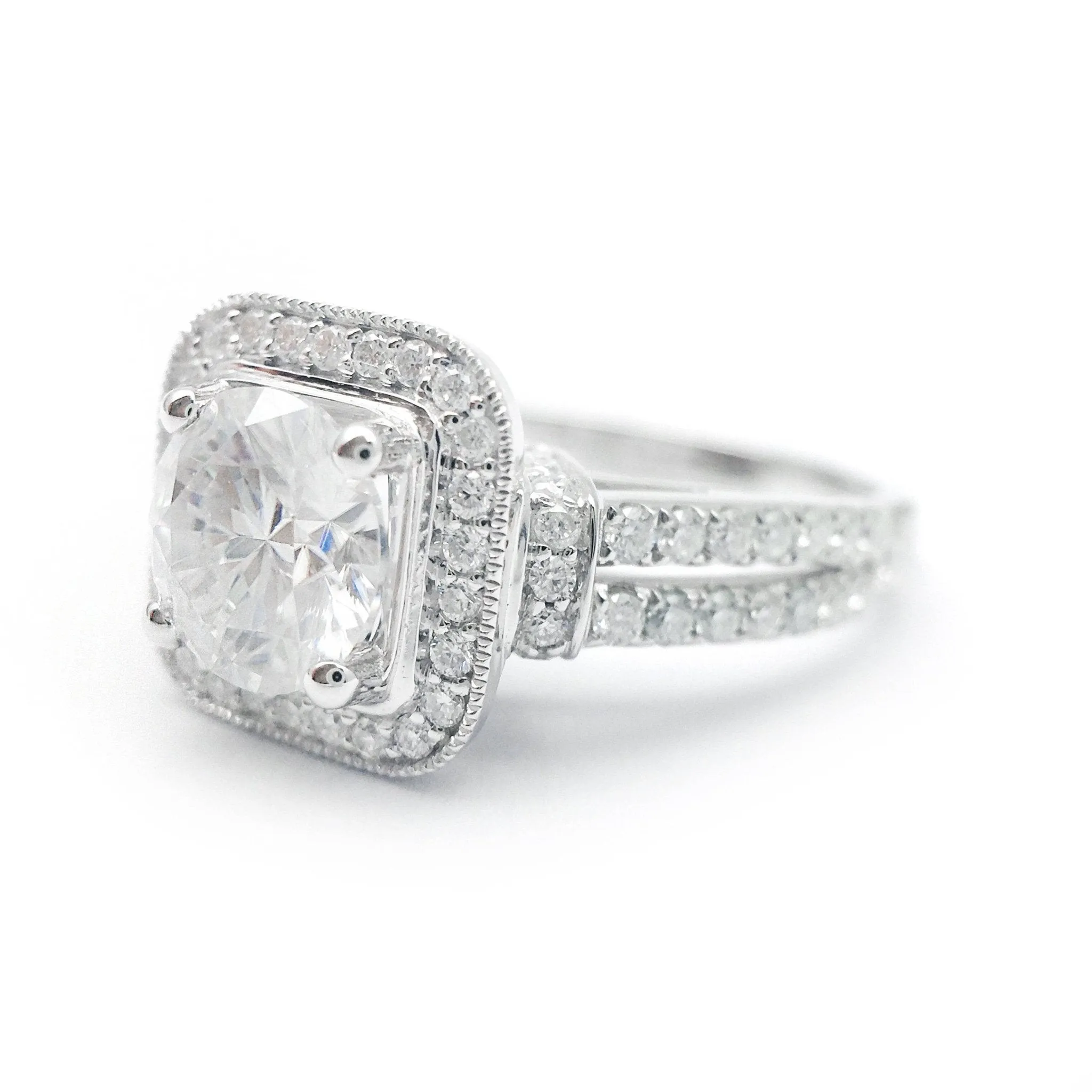 18k Round Cut Diamond Minimalist Engagement Ring