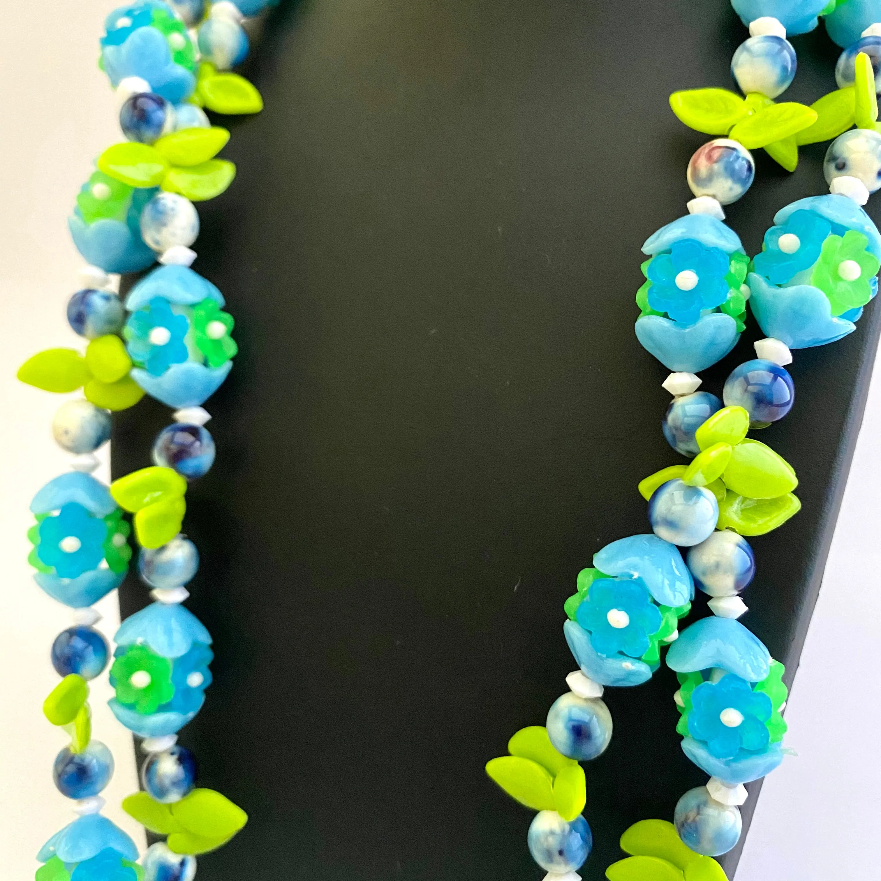 1960s Novelty Bead Necklace