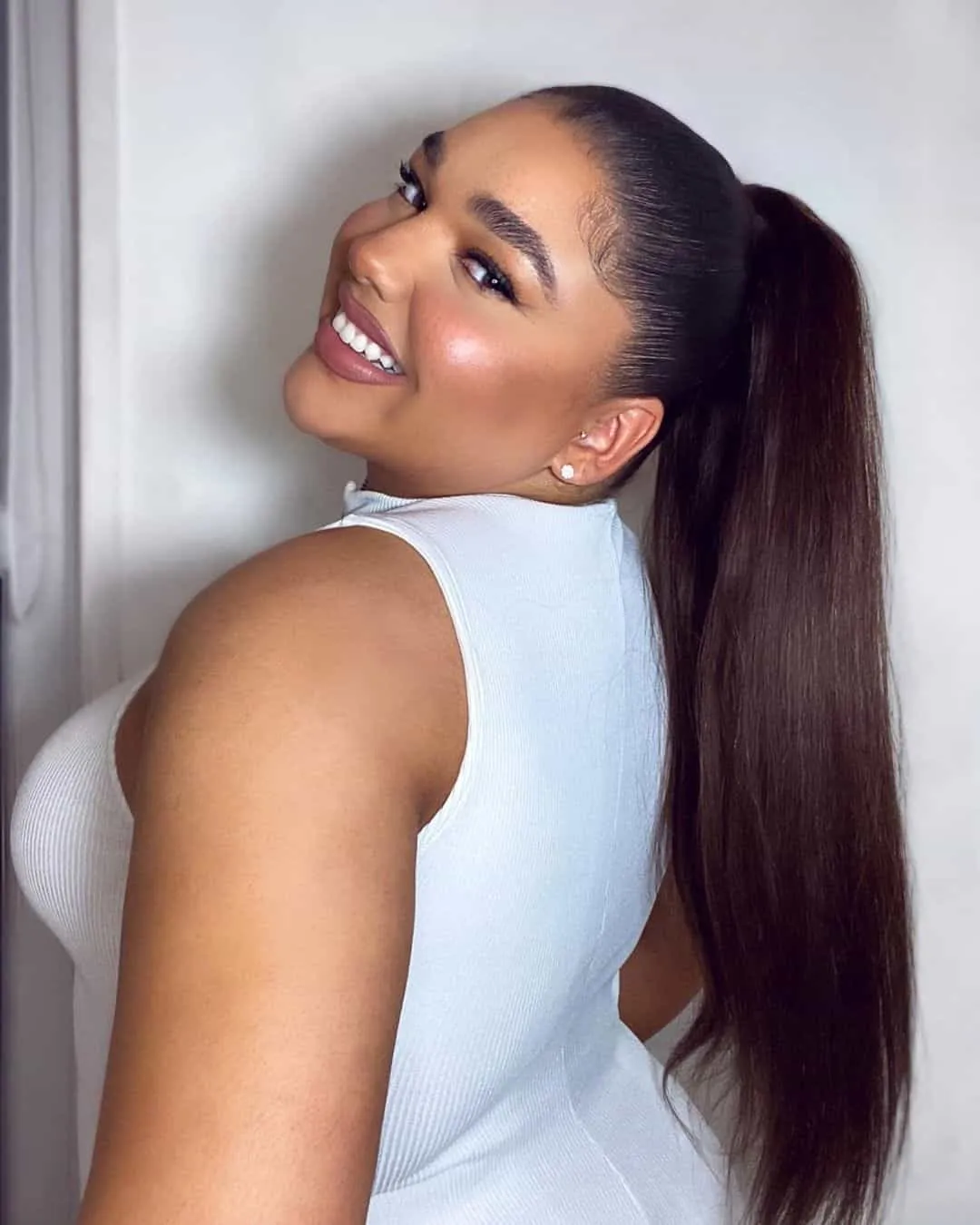 20" Classic Straight Up Wrap Around Ponytail Extension