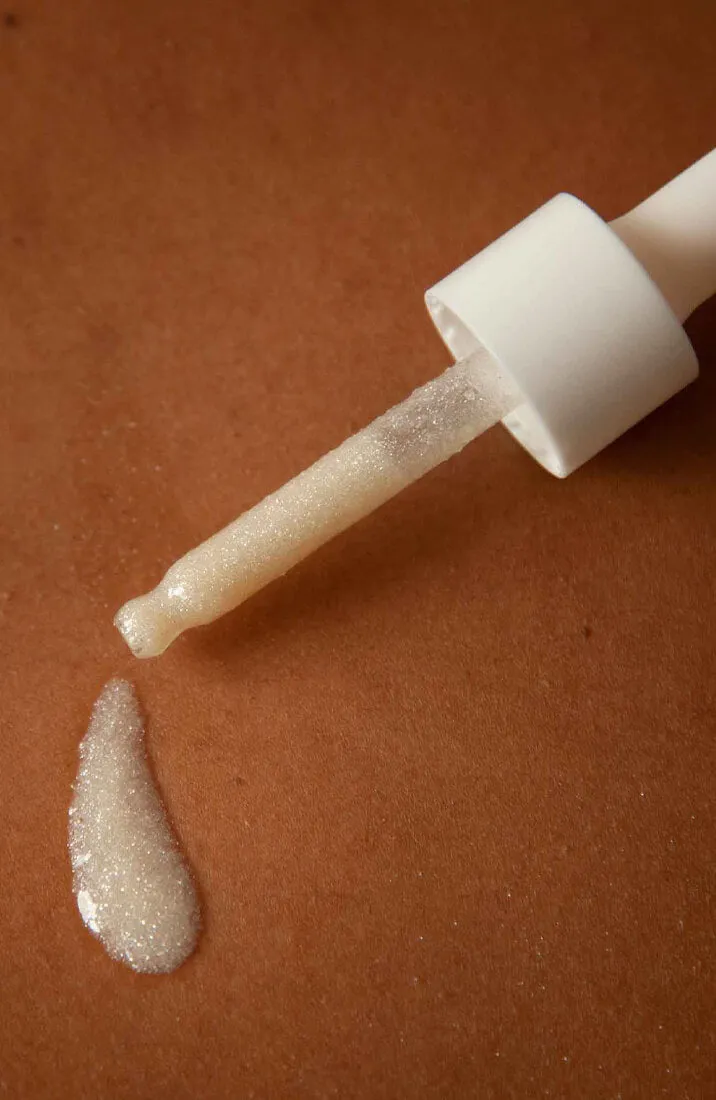 Hair and skin shimmer dry oil