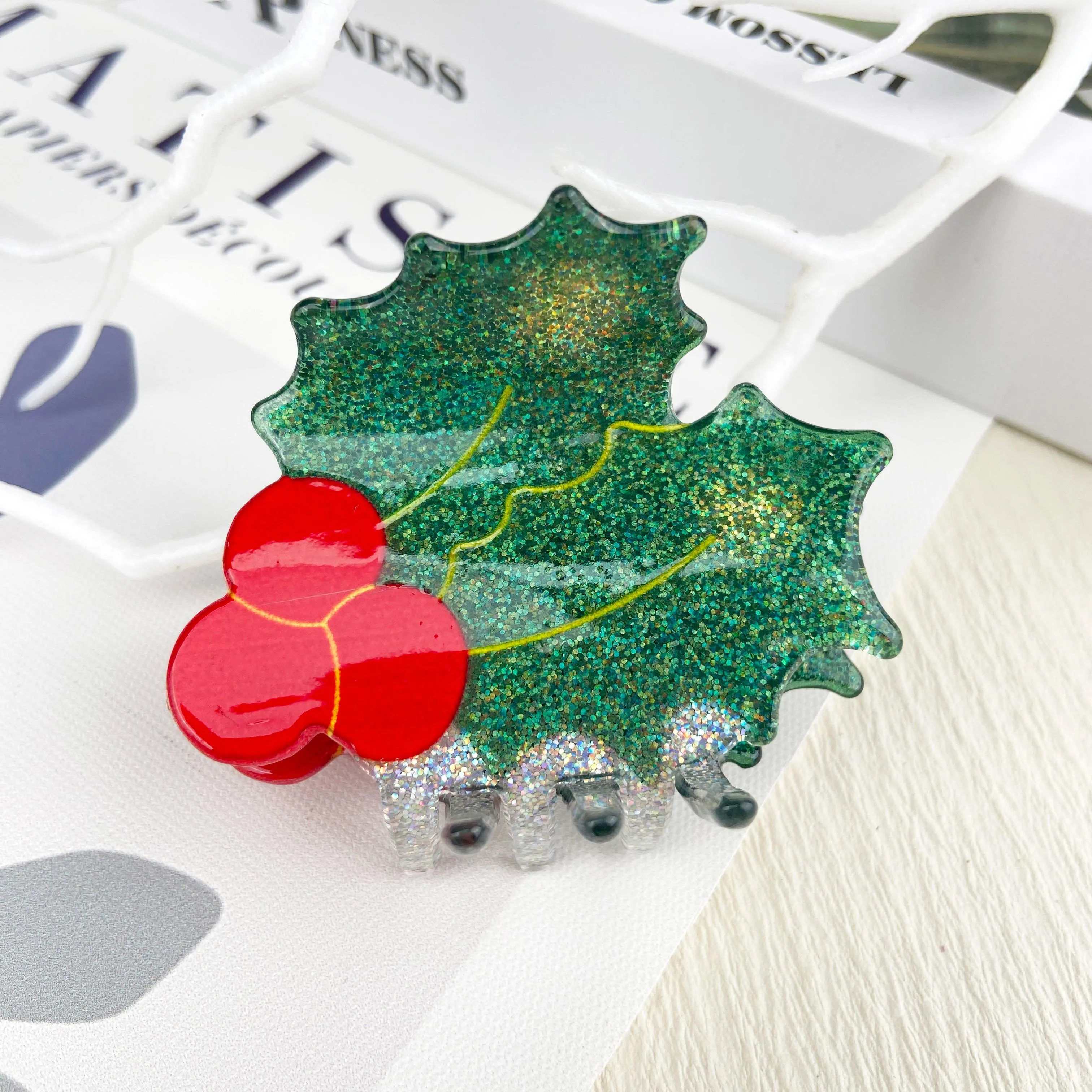 hair claw clip: mistletoe