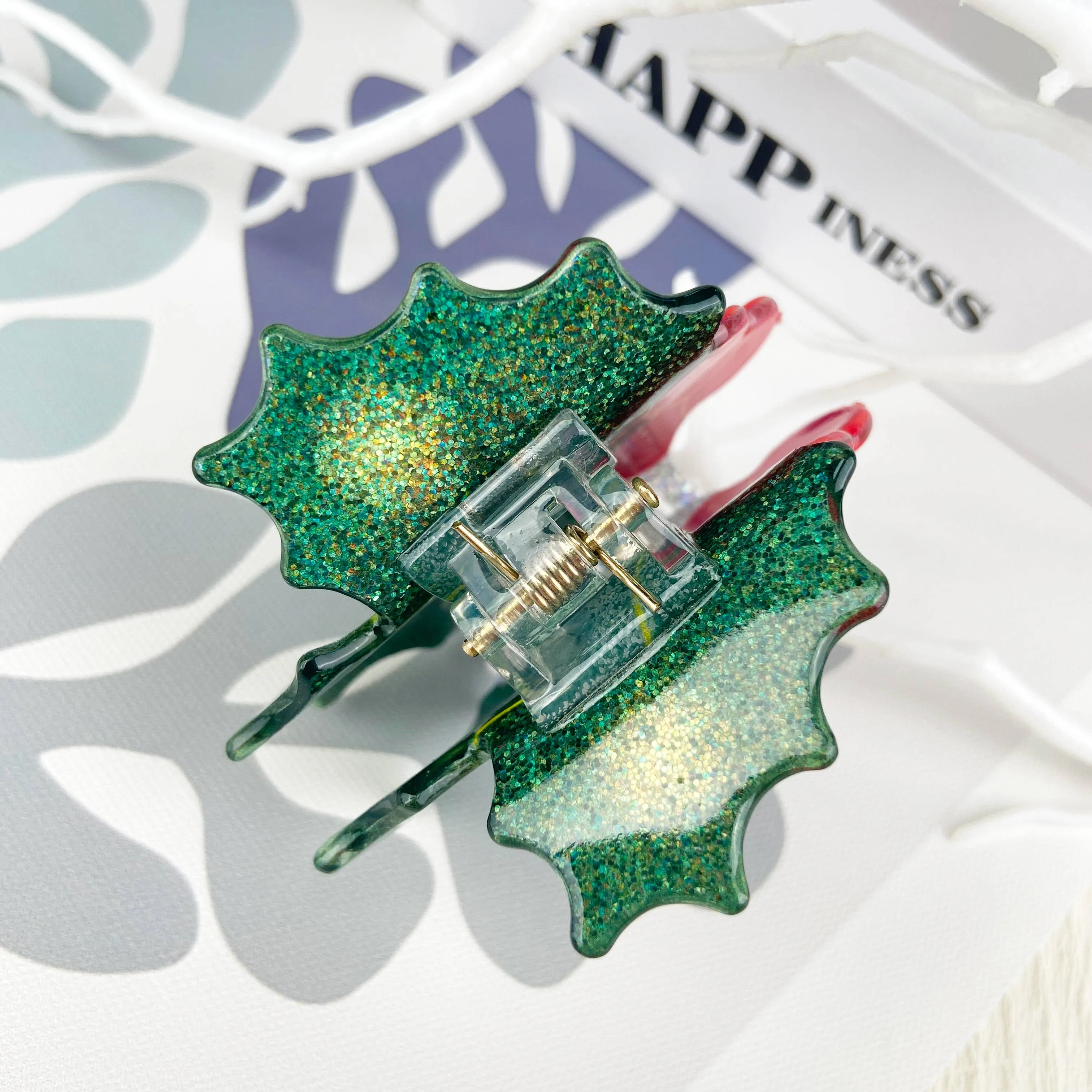 hair claw clip: mistletoe