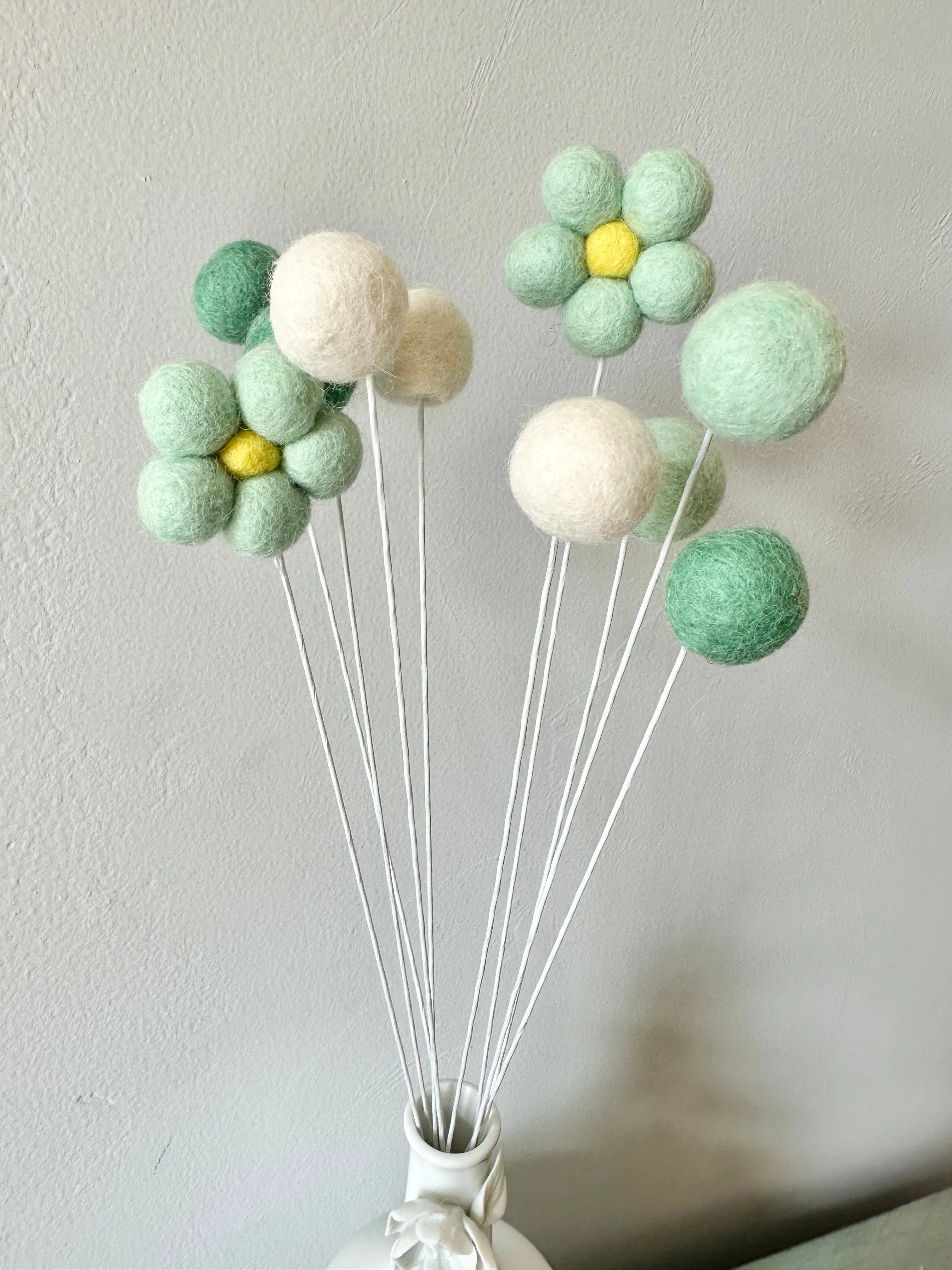 Mint Daisy Wool Bouquet