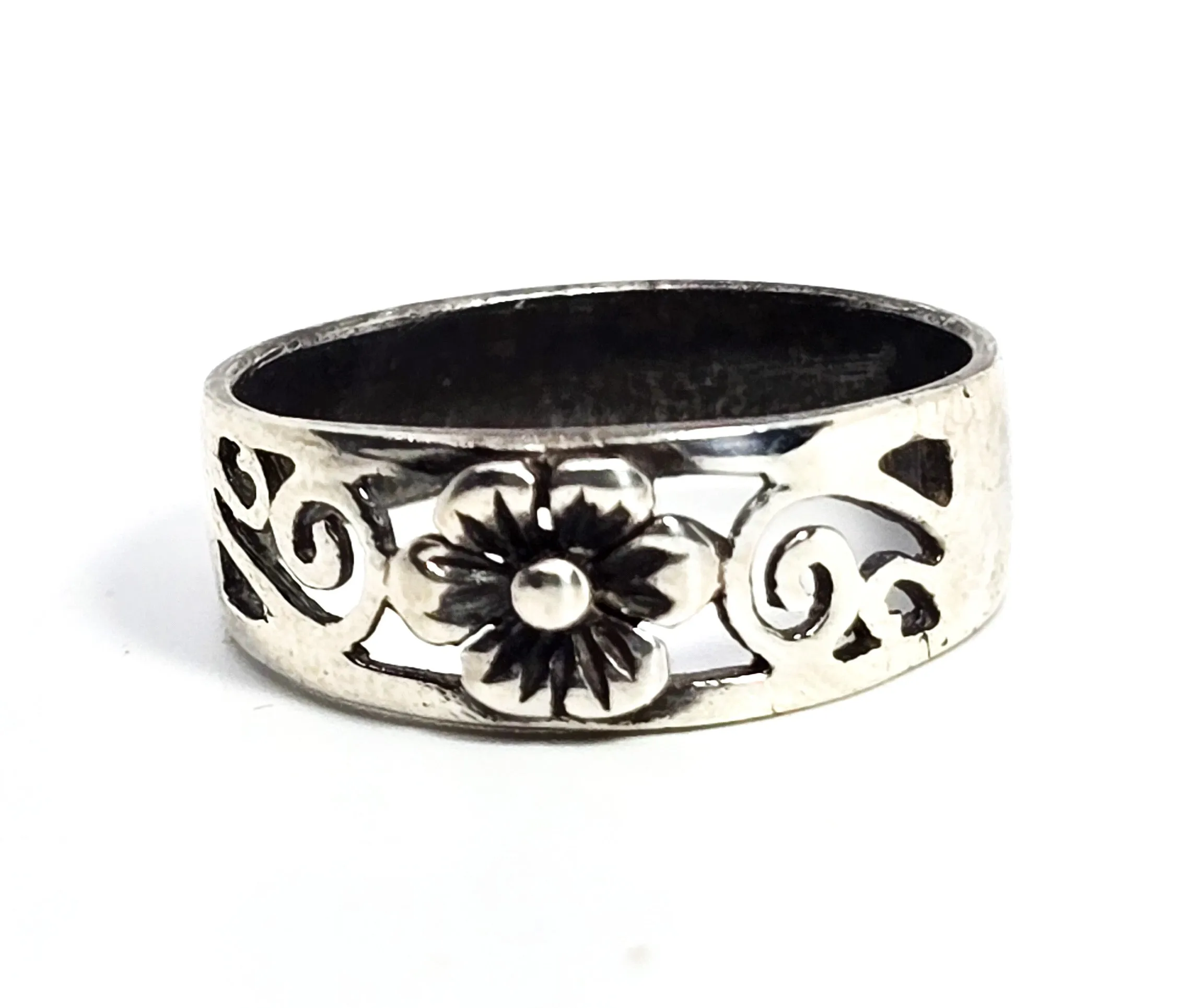 Silver flower open work simple filigree sterling silver ring band size 8