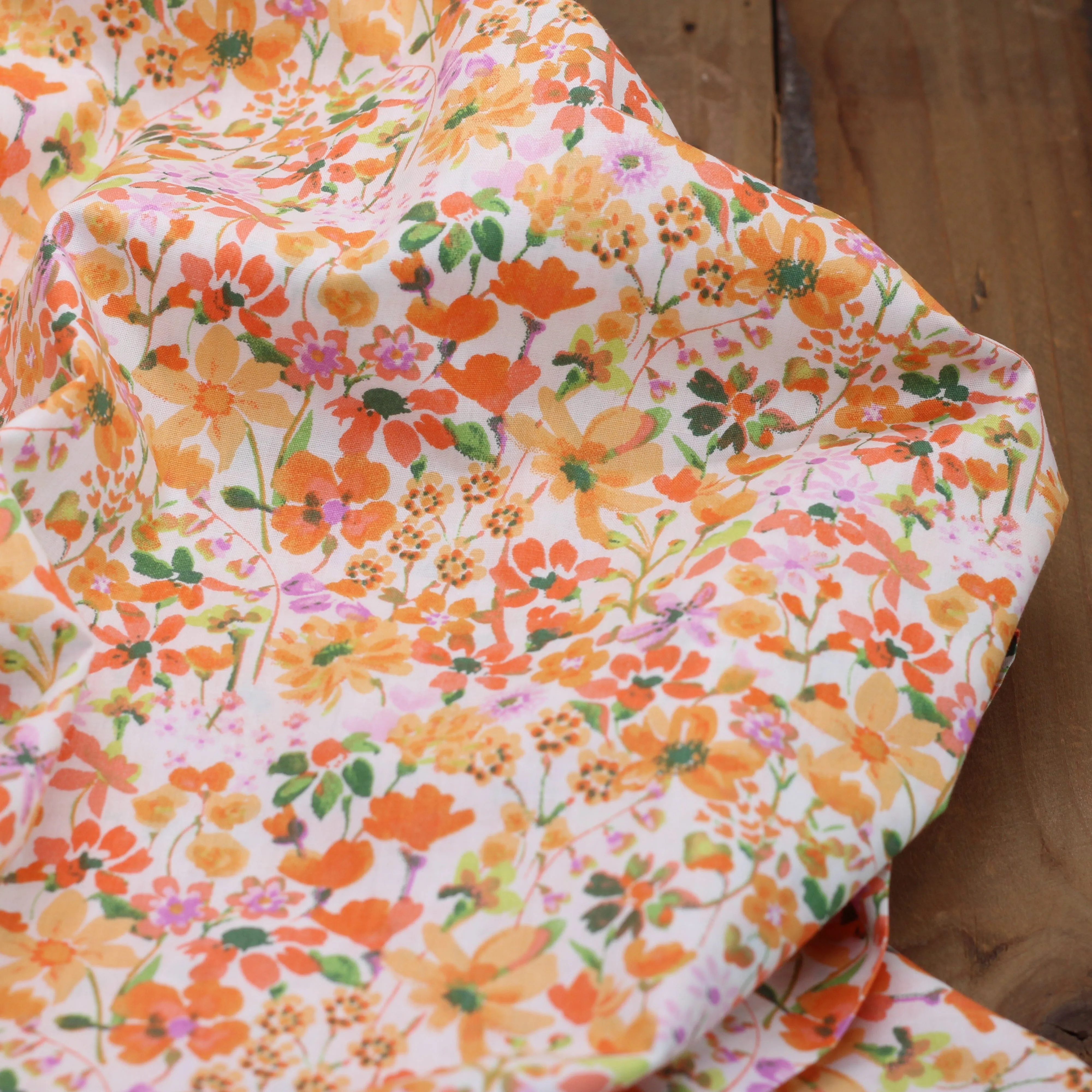 Tissu popeline de coton FLOWERS - PECHE (Vendu x10cm)