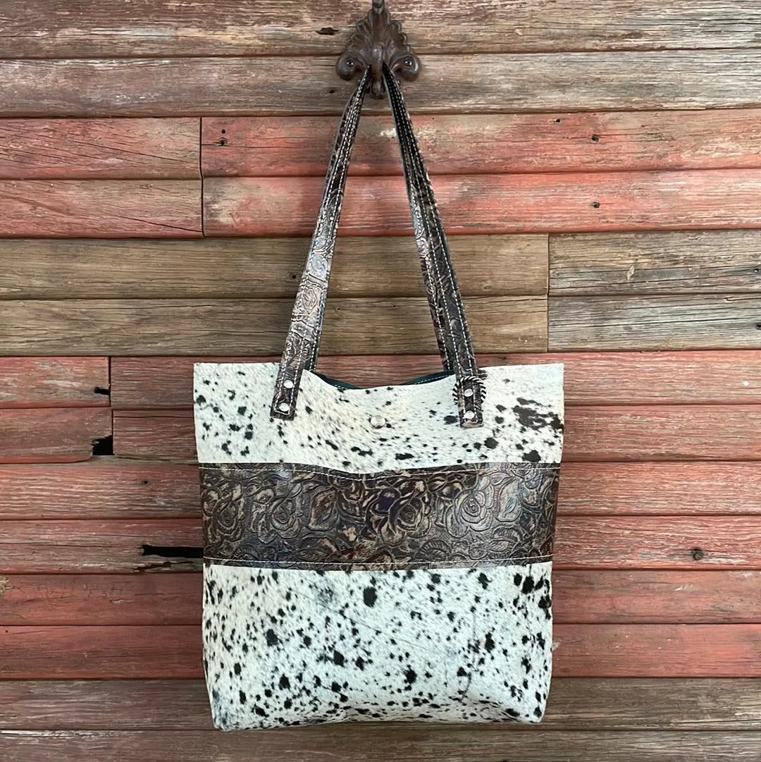 Trisha - B&W Speckle w/ Deadwood Roses